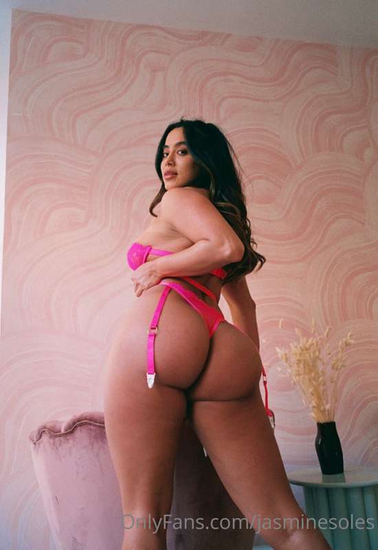 cum get me naked already 🩷