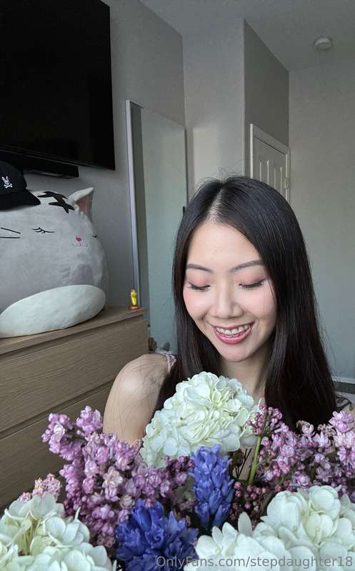 🚨 SHE'S NEW TO OF! 🚨  Hey🌸 I just wanted to introduce you to..