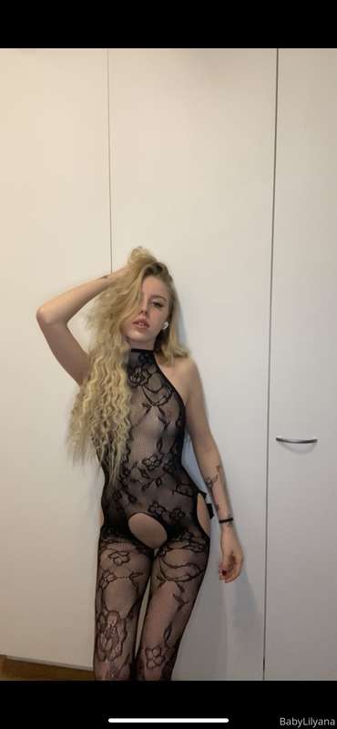 What woud you do if i showed up with only this on? 😜🤤❤️ 4