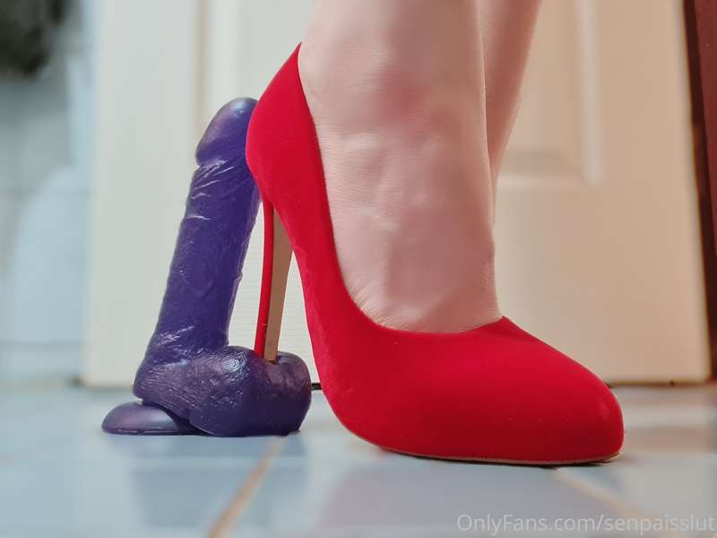 Come here, now.
You'd love for me to step on your pathetic c.. 4
