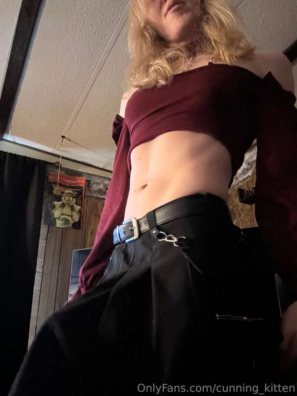 Happy Friday ✨✨ I heard you guys like skirts 🤭🫣 and hung wom.. 14