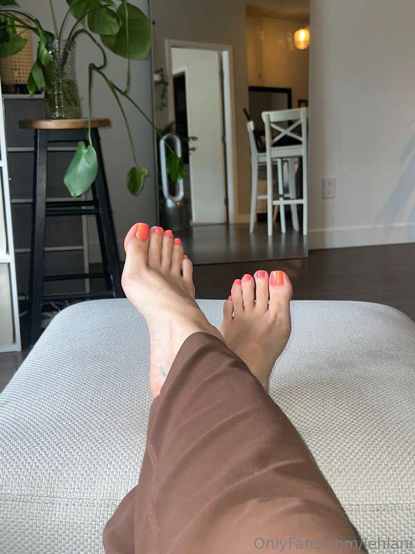New mani pedi 🥰🌺💕 like orange strawberry sherbet 🍧 5