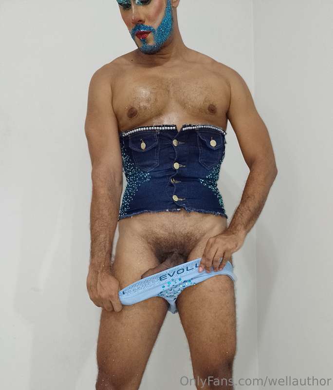 Pics of my blue look "gettin' outta drag" moment 😜💙
