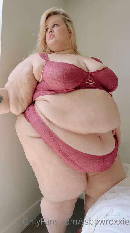 Big, soft body in new lingerie. 6