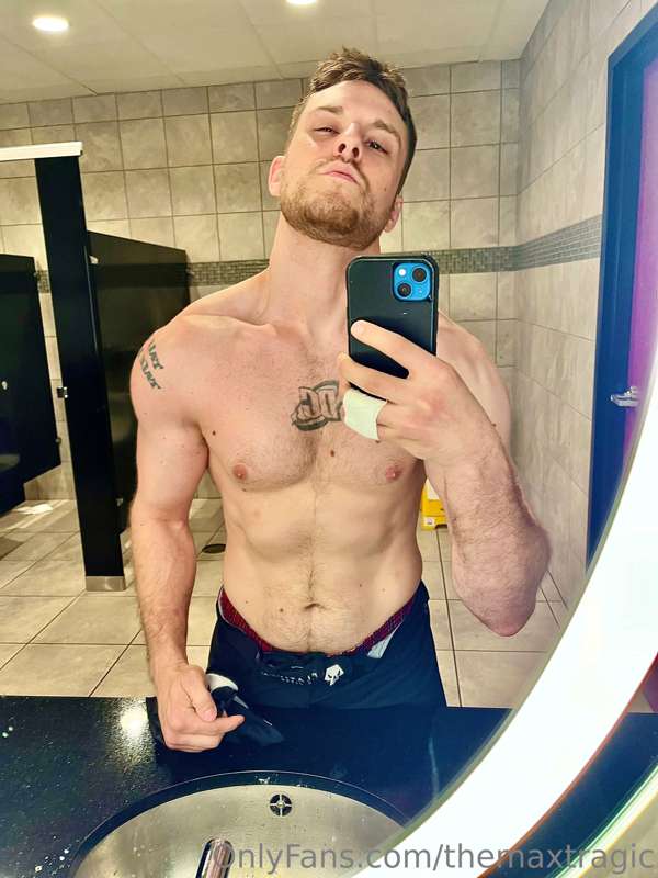 Saturday upper body workout including cardio. 
Chest, biceps..