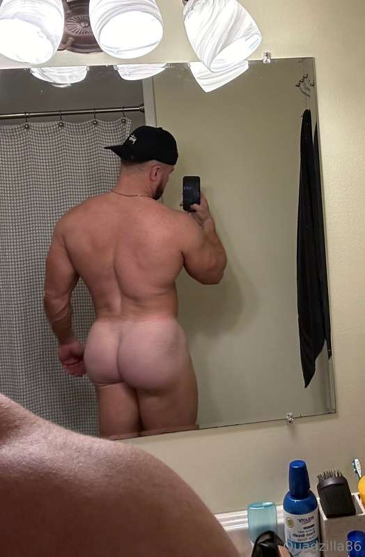 Still snapping ass pics in my parents bathroom 😅😅