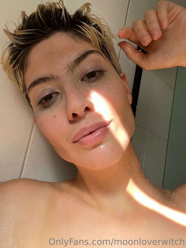 Melting makeup in the shower 1