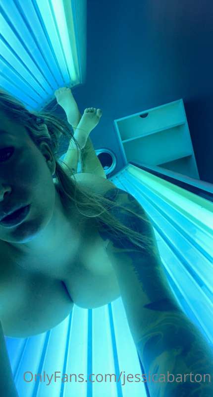 Would be fun or weird to fuck in a tanning bed 🤔 2