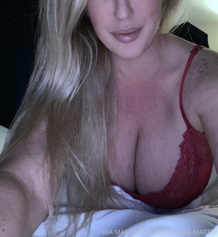 Is Big Tit Thursday a thing🤷🏼‍♀️