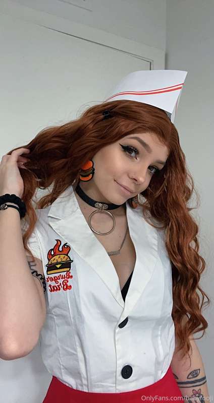 Don’t forget to tip your waitress 🍔🙈🖤 which kind of tip woul.. 2