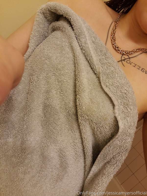 Just got out of the shower 😉😉😉  Onlyfans.com/officialjessica..