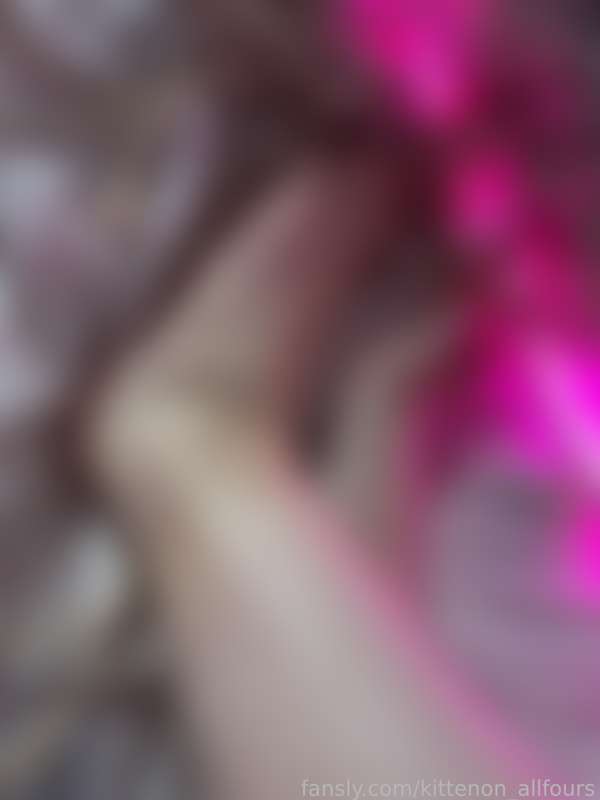 Kittenon_Allfours - Fansly - 01 Aug, 2022