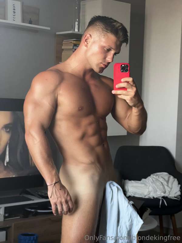 This tasty wrestling champion 🏆 @wrestler_chris will win you.. 6