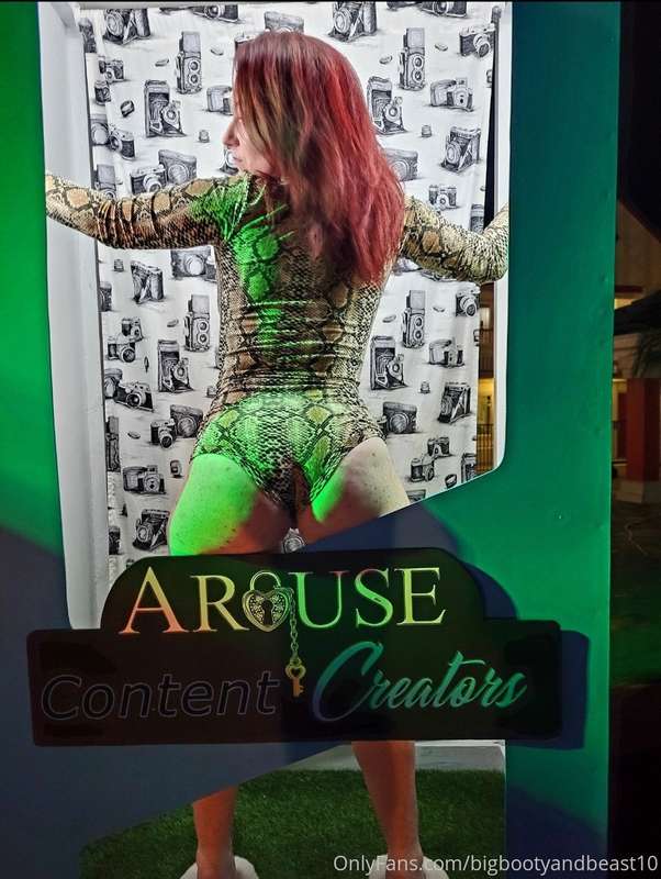 I feel like a sex doll in a box 🤣
