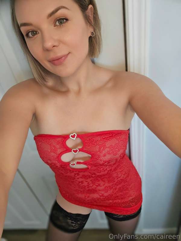 do you like my outfit or would it look better off? is that s..