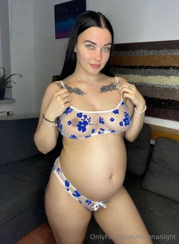 ***🎉 PAY ATTENTION, SHE IS VERY HOT AND PREGNANT 😉*** @emily..