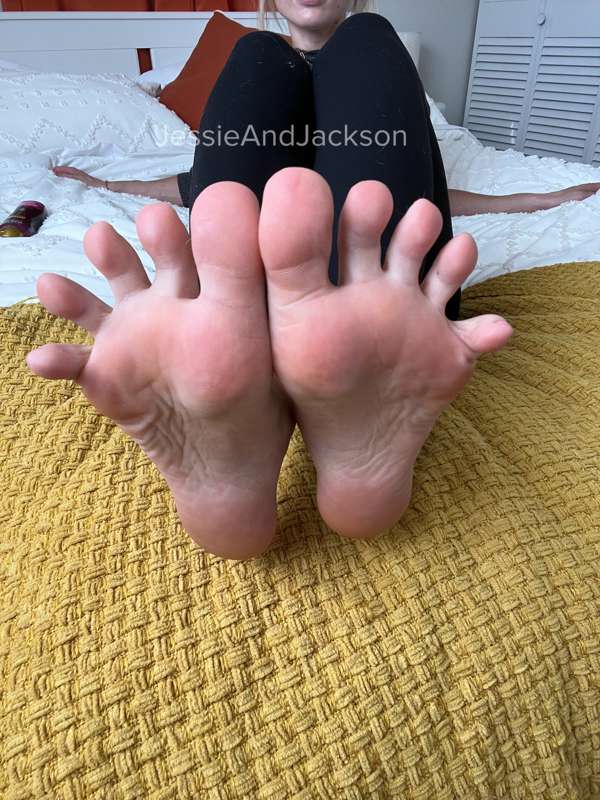 Got a fresh pedicure this morning and wanted to show the foo.. 6