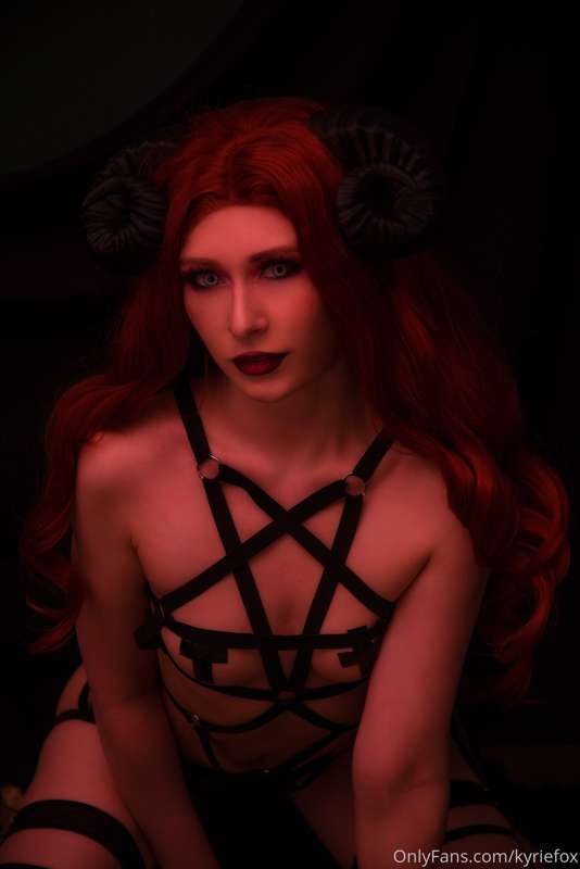 Halloween photoshoot! 🎃 
You can see this dark photoset with..