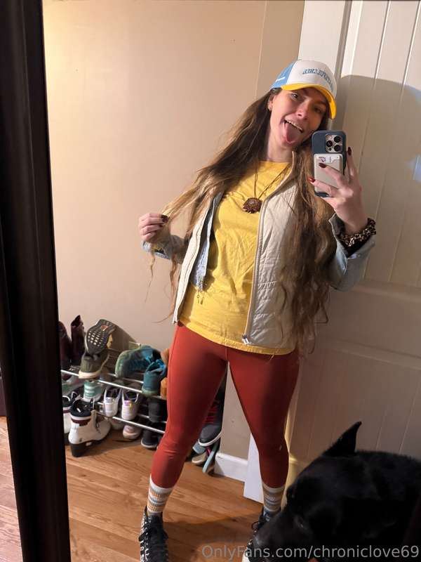 Feeling sexy in this cute af outfit! When I look good, I sho.. 6