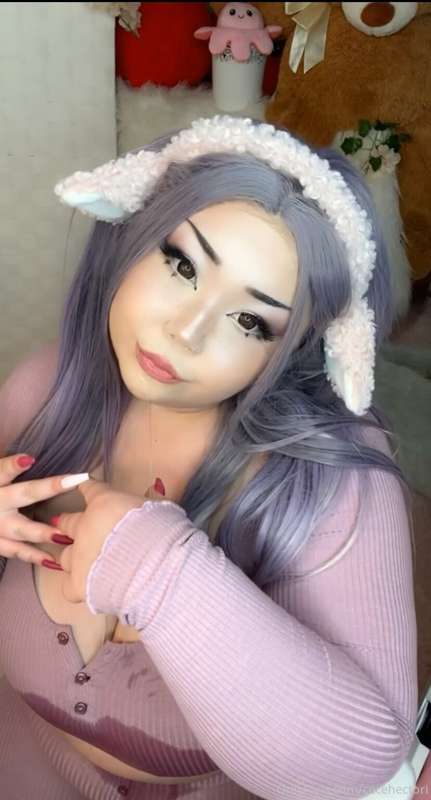 here are some cute selfies from my last shoot 🍇 2