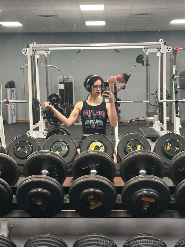 late night upper body sesh  💪🏼 🏋🏻‍♀️