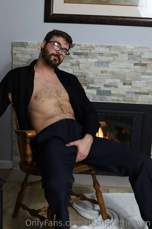 Letting off some steam after a long day at work, talking dir..