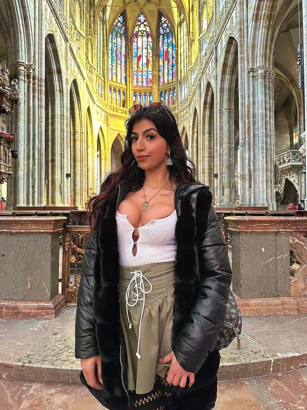 Habibi come to Prague 🇨🇿🇵🇰 Keep swiping to see my tiddies 🙈 .. 32