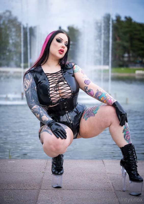 New & unseen latex photos 😍Photographer Zer0orb