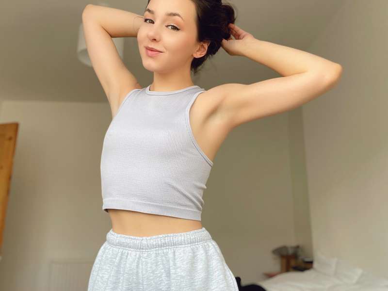 Do you still think I’m sexy in sweatpants? 🤭

☕️ I’ll be goi.. 3