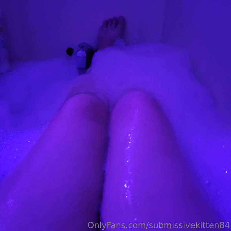 Another bubble bath tonight 😍🥰 8