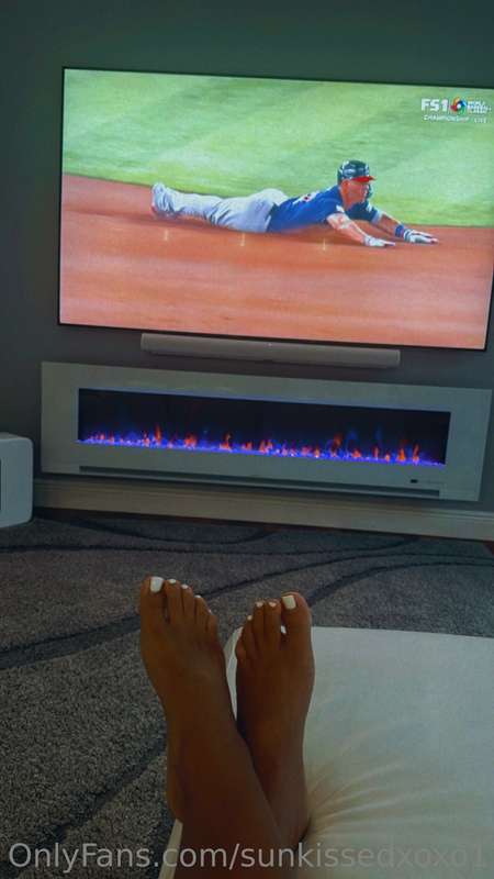 Baby come suck on my toes and watch baseball with me!
