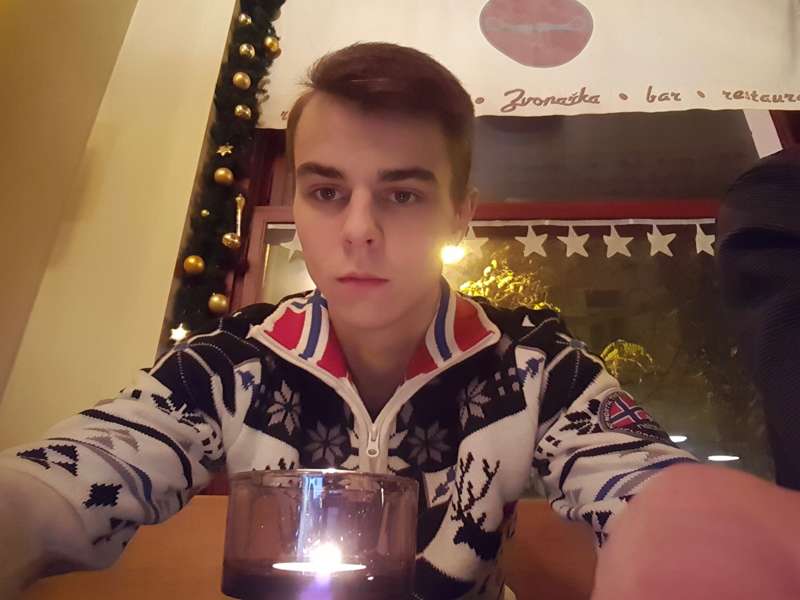 I warm my nose over a candle 🤥🕯️