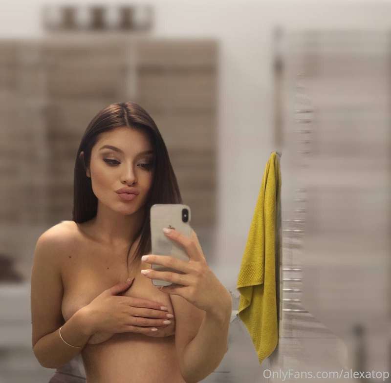 Do you want to see my firm breasts?😍😍😍