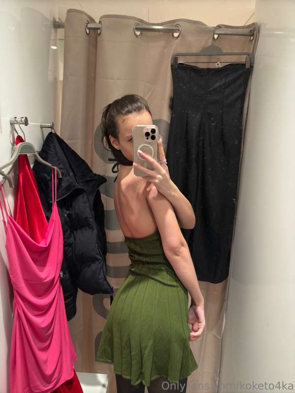 Who likes the color green?😉❤️💋 2