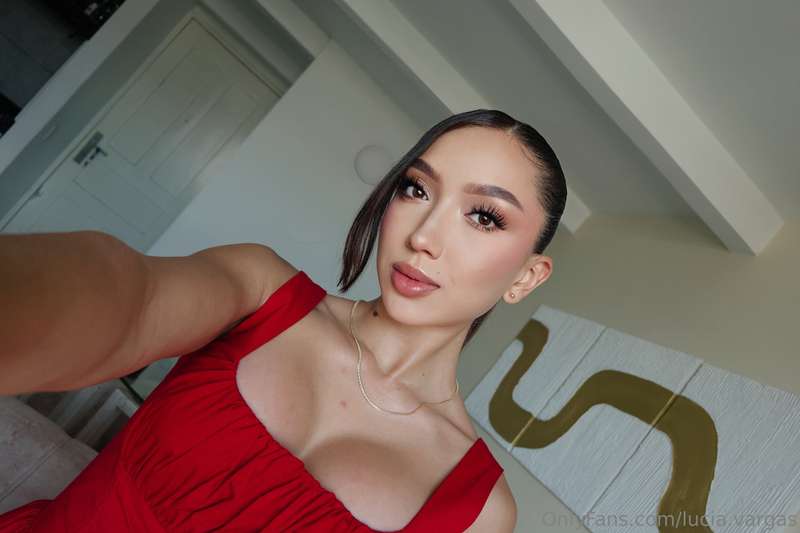 1 selfie = 100 fantasies 😈