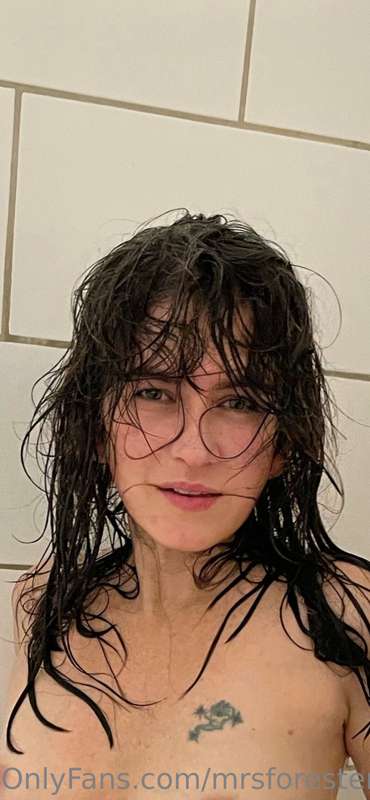 Cum get wet with me💦💦💧@mrsforesterx