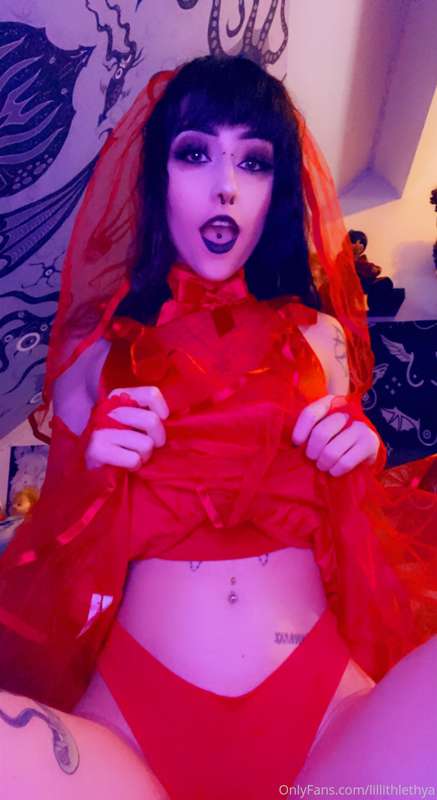 💦❤️ Lydia Deetz needs help taking the dress off ❤️💦 17