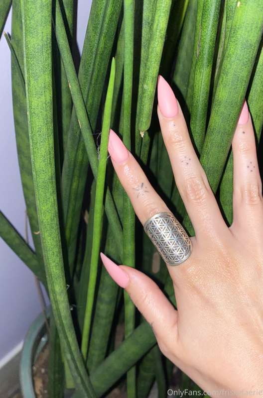 I’ve been rlly sad today but I got new nails 1