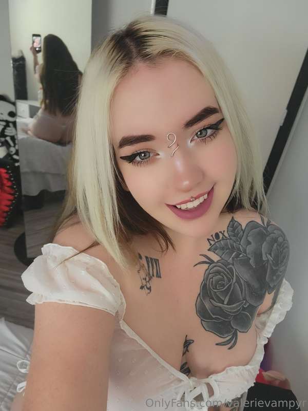 Not to be naughty but if you look at these selfies at work I.. 4