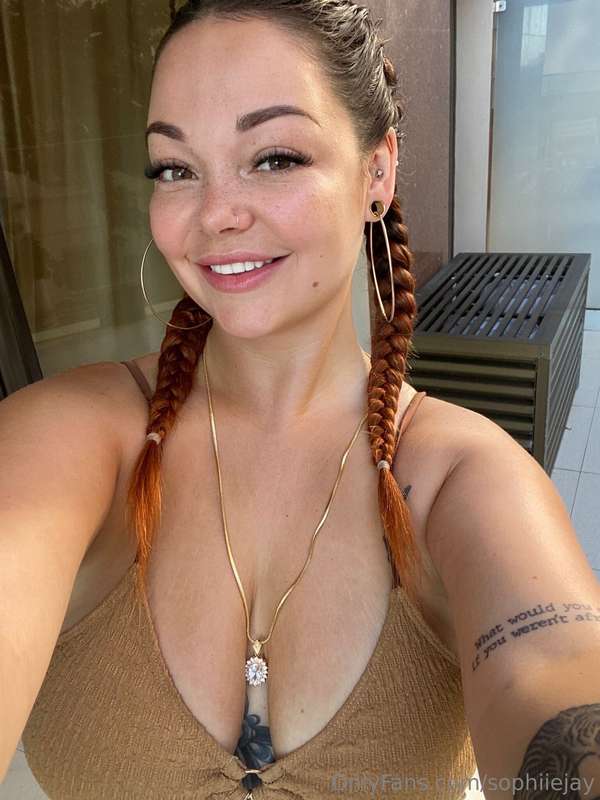 More than enough cleavage for you? 😏