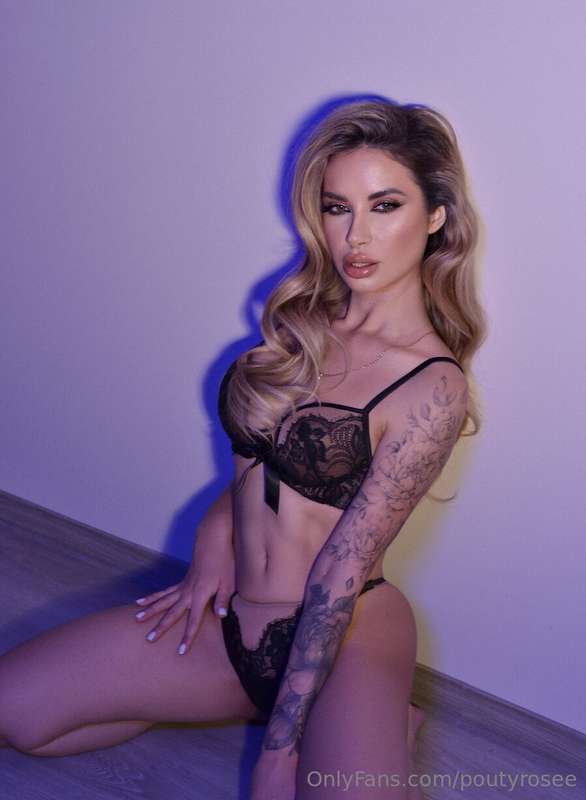 🔥CUTE GIRL @ilola.bunny🔥Loves cocks of all sizes😍When she ge..