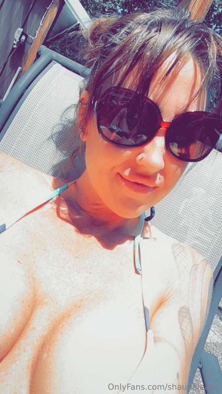 Minding mine🫦👅☀️ 2