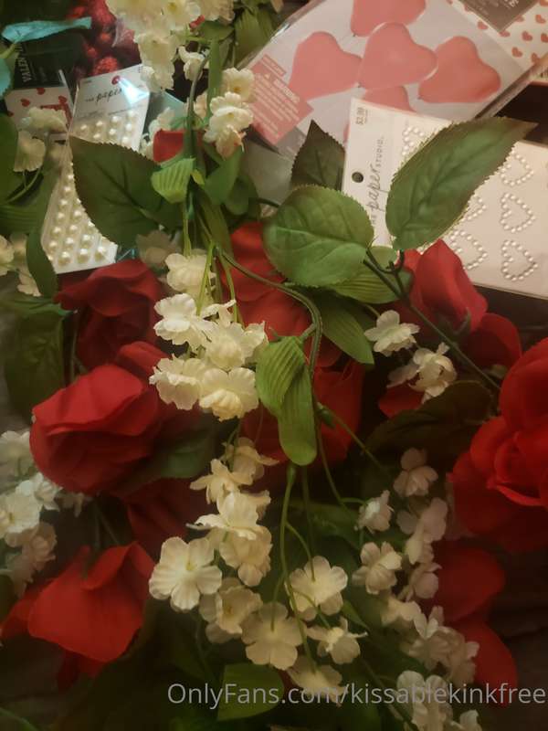 I'm working on a Valentines Day photoshoot for you guys... 🌹..