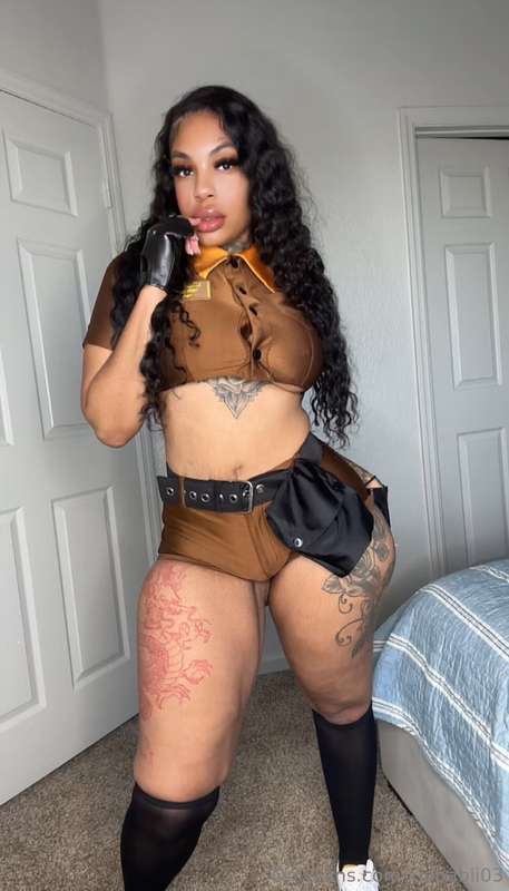 Special delivery 🚚📦🤪 ups girl photo set 😘 tip this post if y.. 8