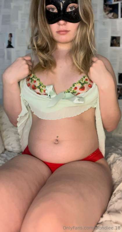POV: Your feedee gf is using her mini fridge to fill with st.. 1