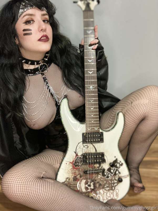 Lookin for a new roadie, interested? 🖤🎸 16