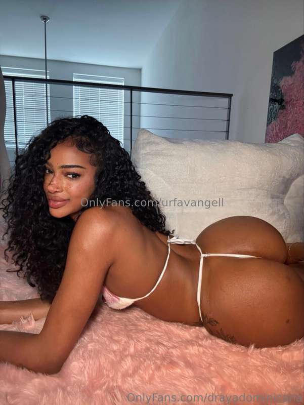 freckled dominican beauty @drayadominicana is a Onlyfans NEW..