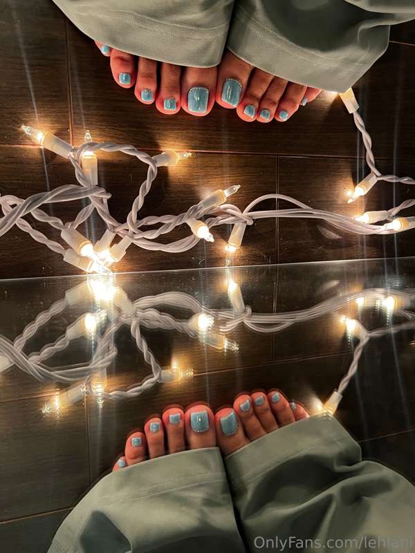 I always want my toes sucked on when I get a brand new pedi ..