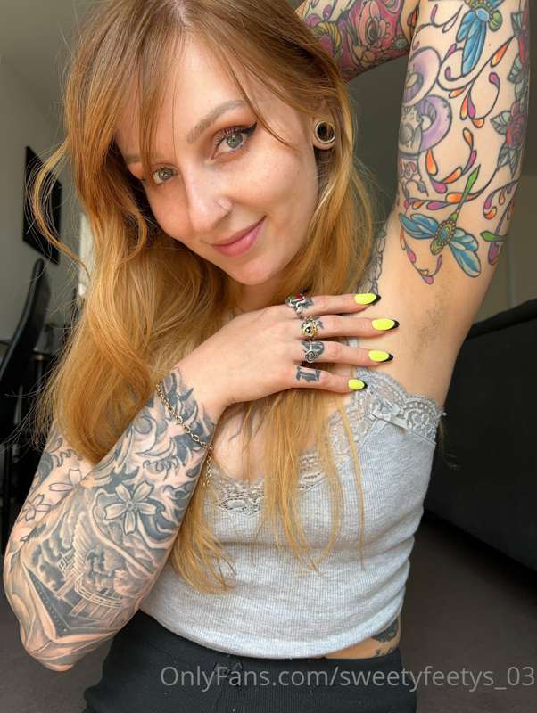 Question for the armpits lovers … first armpits video on her..