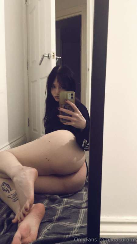 Scroll for more nude ness and a video of me playing w my pus.. 7